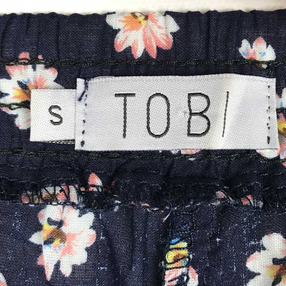 Tobi Floral Shorts - Picture 2 of 4